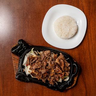 Wołowina z czosnkiem i cebulą