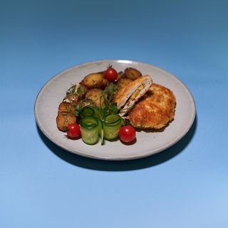 Kotlet domowy z dodatkiem do wyboru