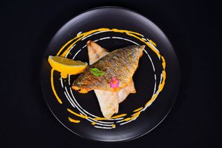 Dorada file + garnitura la alegere