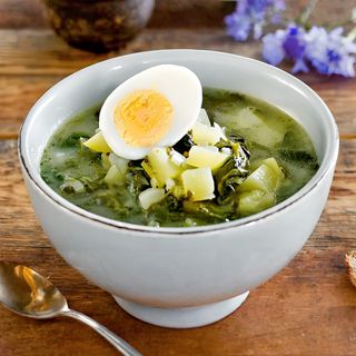 Щи зеленые с пирожками