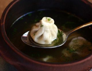 Supa de pui cu mini hinkali