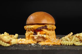 მეტი ყველის ბურგერი & ფრი