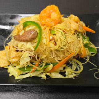 93C.Fideos De Arroz Con Tres Delicias y Curry