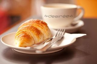 Kava po izboru i kroasan