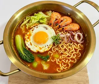 Shin Ramyun picante con verduras y marisco