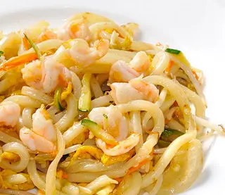 36. Udon con frutti di mare e verdure
