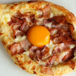 Хачапурі по-Аджарськи з беконом