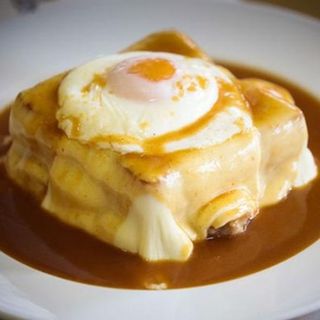 Francesinha Tradicional