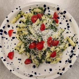 Makaron pesto z tartym parmezanem