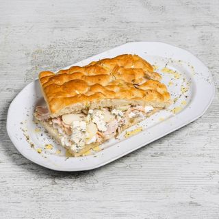 11. Queso Stracciatella, Porchetta, Gorgonzola, Patatas y Romero