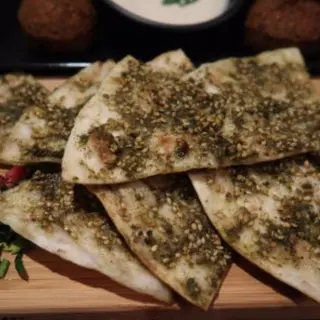 Combo Menu Arayes Za'atar (tomillo) con Queso (Vegetariano)
