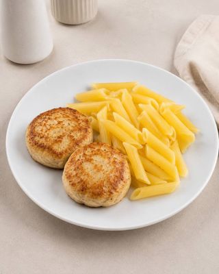 Макарони зі смаженими котлетками