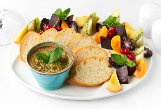 Курячий паштет з грінками та ягідним мармеладом