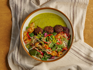 Салат з креветками та фалафелем із зеленого горошку (330г)