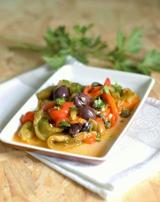 Peperoni capperi e olive