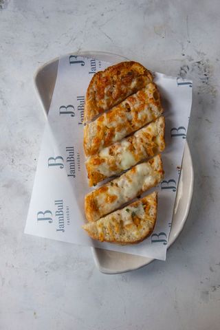 Чесночный хлеб с сыром