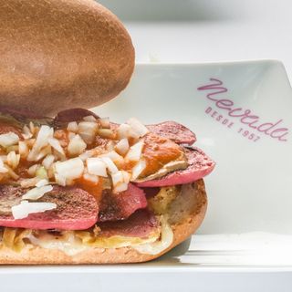 Salchicha Frankfurt, Beicon, Queso Edam