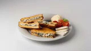 Punjene prženice sa sirom i kajmakom