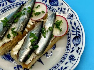 Канапки з тюлькою (100g)