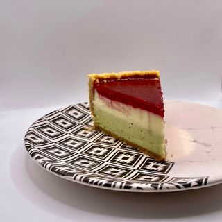 Cheesecake raspberry and pistachio