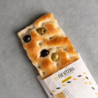 Mezza teglia di focaccia con le olive  - 4 pezzi