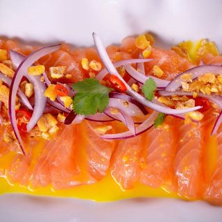 Tiradito de Salmón al ají amarillo