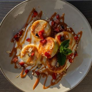 Міні сирнички зі сметанкою і солоною карамеллю