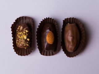 Фінік у бельгійському шоколаді без цукру з арахісовою пастою