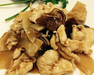 56. Pollo Con Bambú Y Setas Chinas