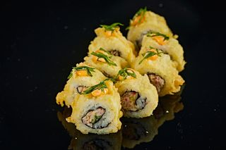 Tempura roll ura maki 8szt. 	