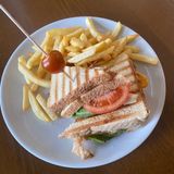 Tost sendvič sa šunkom 