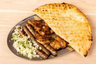 1/2 sudžukica i 1/2 pileći steak sa žara