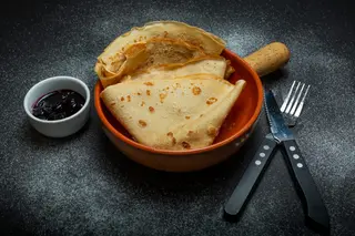 Clatite cu Dulceata de Visine 225 Gr.