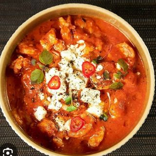 Creveti saganaki cu lipie de casa