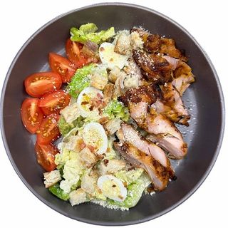 Цезар з куркою на мангалі