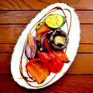 legume la grătar cu pesto de pătrunjel 