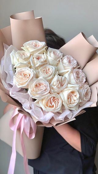 Buchet trandafiri milky white