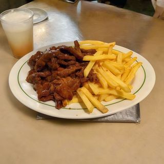 Ternera Con Patatas Fritas