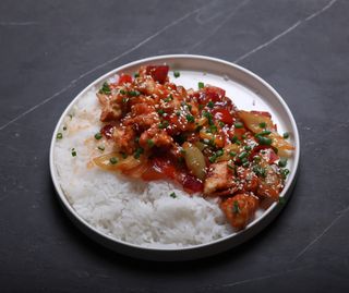 Քաղցրաթթու հավ բրնձով