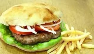 Pljeskavica lepinja i kajmak