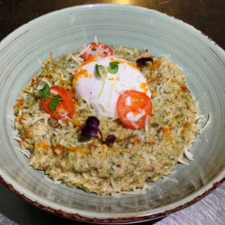 Вівсяна каша з білими грибами та песто