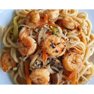 Massa japonesa com gambas