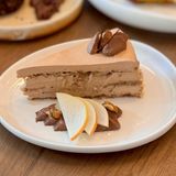 Парче торта Круша и карамел (140 гр)