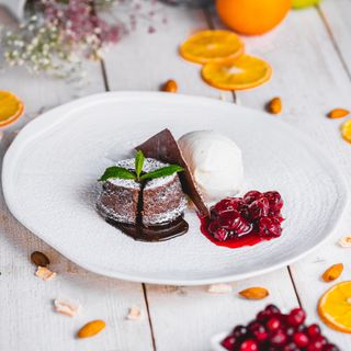 Шоколадное муале с шариком мороженого 