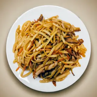 A28. Tallarines Fritos Tres Delicias
