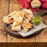 Фокачча с моцареллой и соусом песто (170 г)