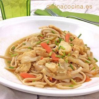 23 Tallarines Con Pollo