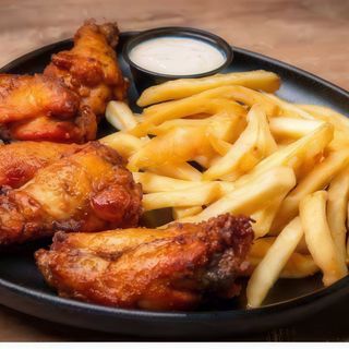 Chicken wings / Alitas de pollo con patata