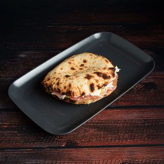 Pršuta i kajmak u lepinji