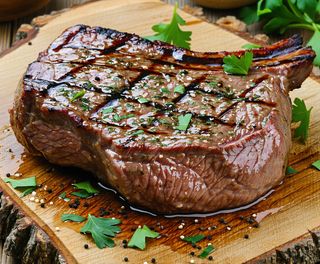 Ceafa de porc la gratar